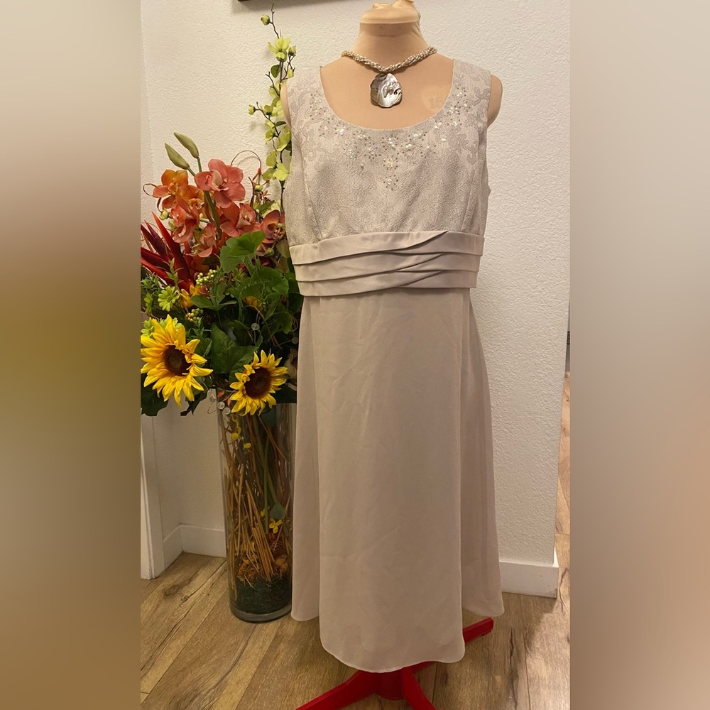 R & M Richards Sleeveless Maxi Dress in Cream